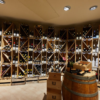 Weinhandlung univinum — Vinothek by UE