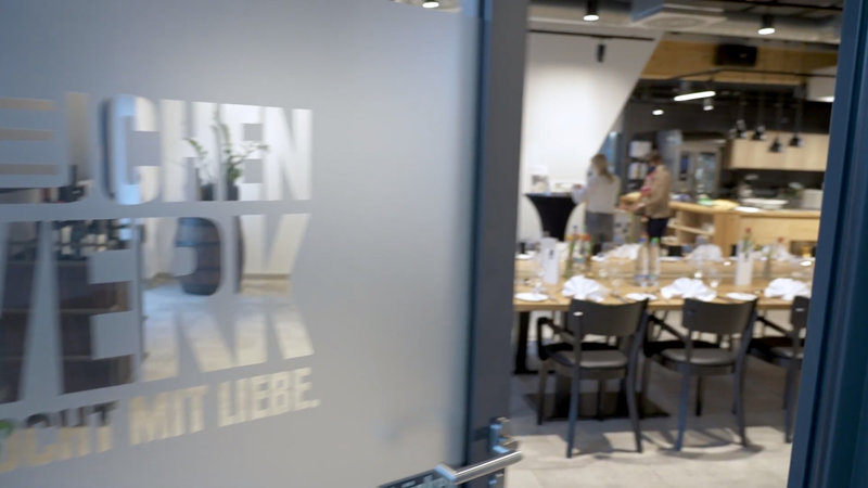 Video: Herzlich Willkommen im kUEchenwerk